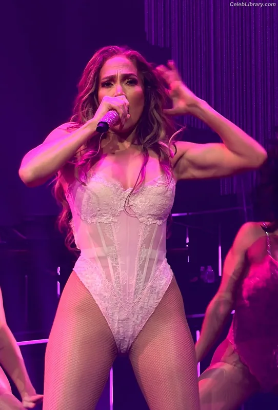 Jennifer Lopez photo 3 of 3409