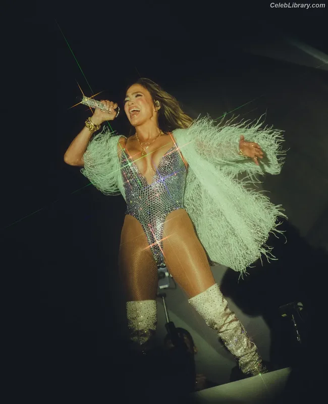 Jennifer Lopez photo 6 of 3409