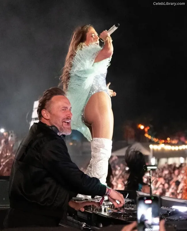 Jennifer Lopez photo 7 of 3409