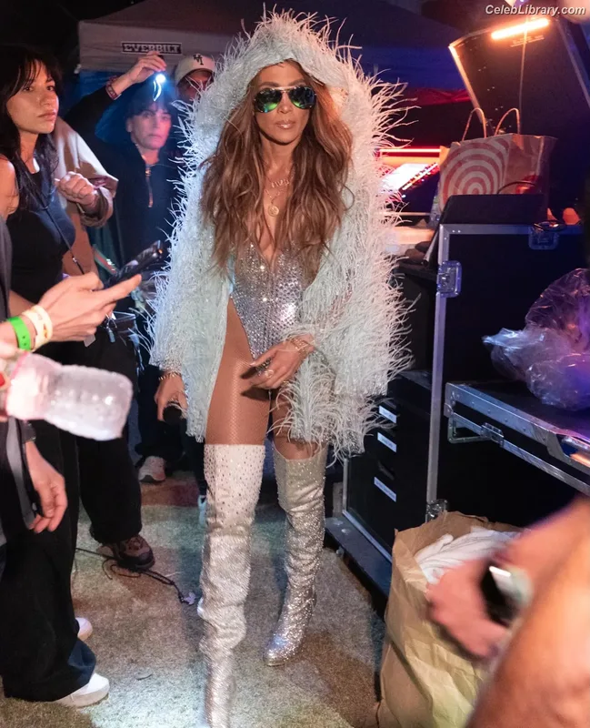 Jennifer Lopez photo 8 of 3409