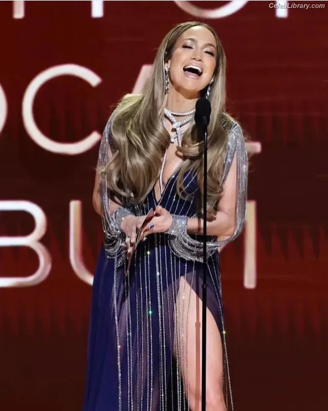 Jennifer Lopez photo 22 of 3409