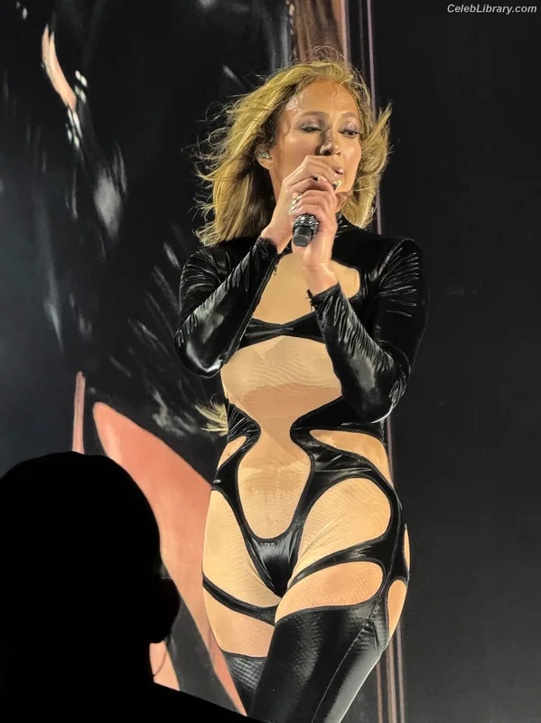 Jennifer Lopez photo 12 of 3409