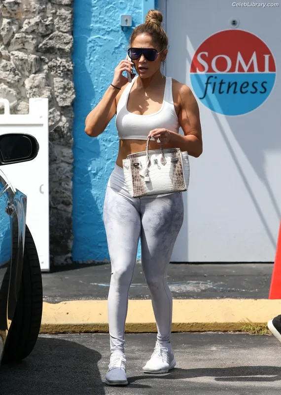Jennifer Lopez photo 11 of 3409