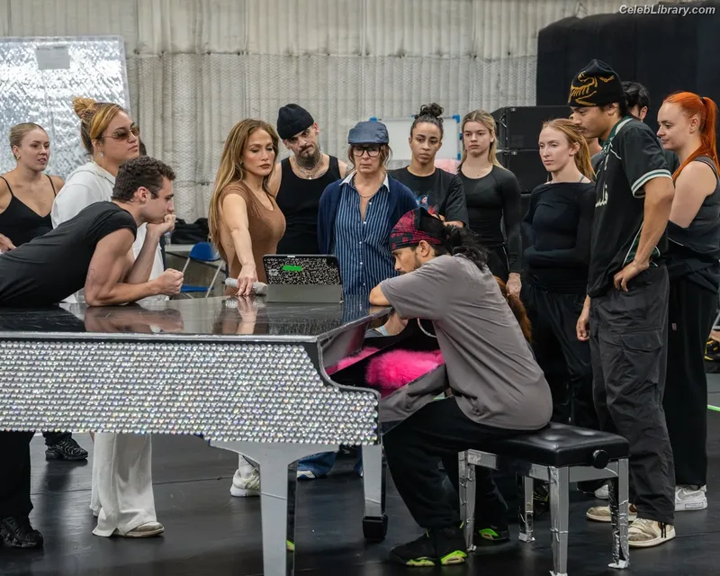 Jennifer Lopez photo 18 of 3409