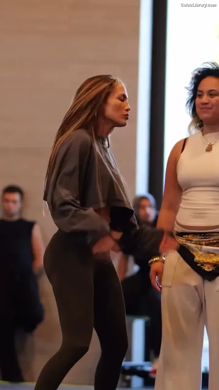 Jennifer Lopez photo 20 of 3409