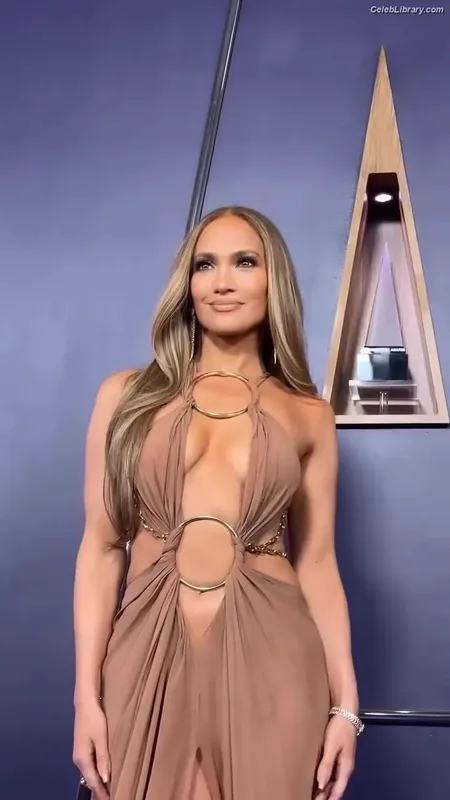 Jennifer Lopez photo 9 of 3409
