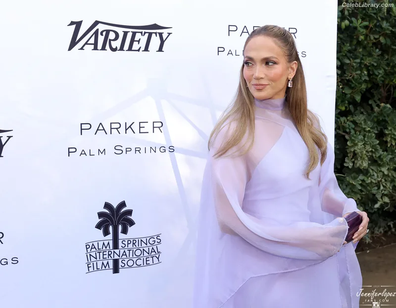 Jennifer Lopez photo 4 of 3409