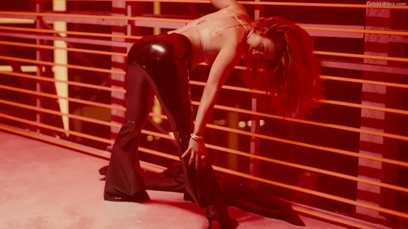 Jennifer Lopez photo 18 of 3409