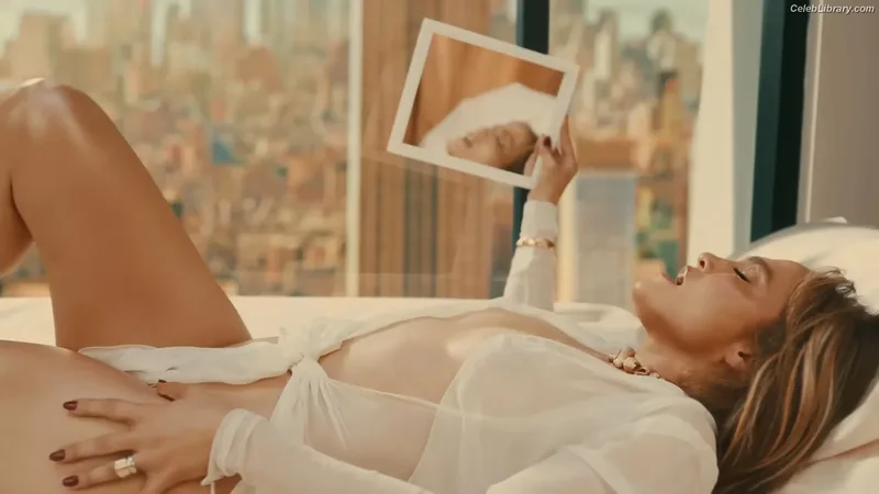 Jennifer Lopez photo 1 of 3409