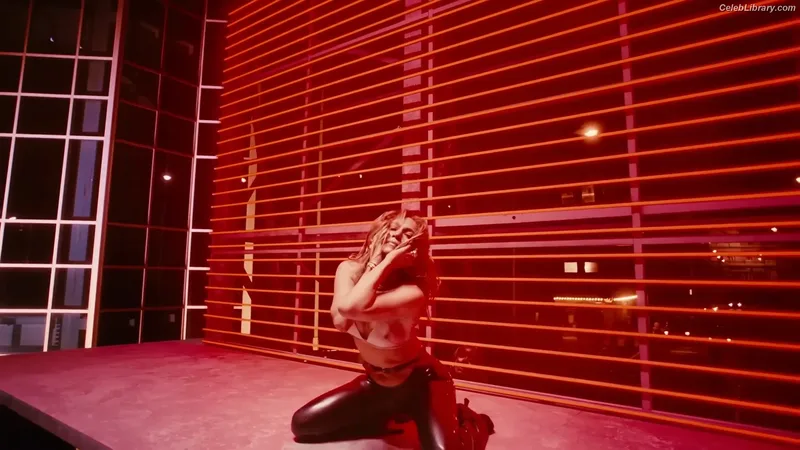 Jennifer Lopez photo 5 of 3409