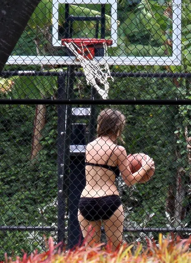 Jennifer Love Hewitt photo 6 of 520