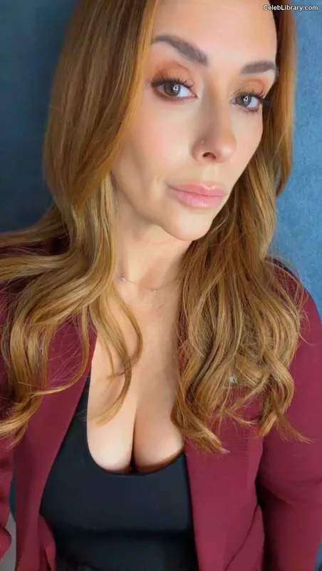 Jennifer Love Hewitt photo 12 of 519