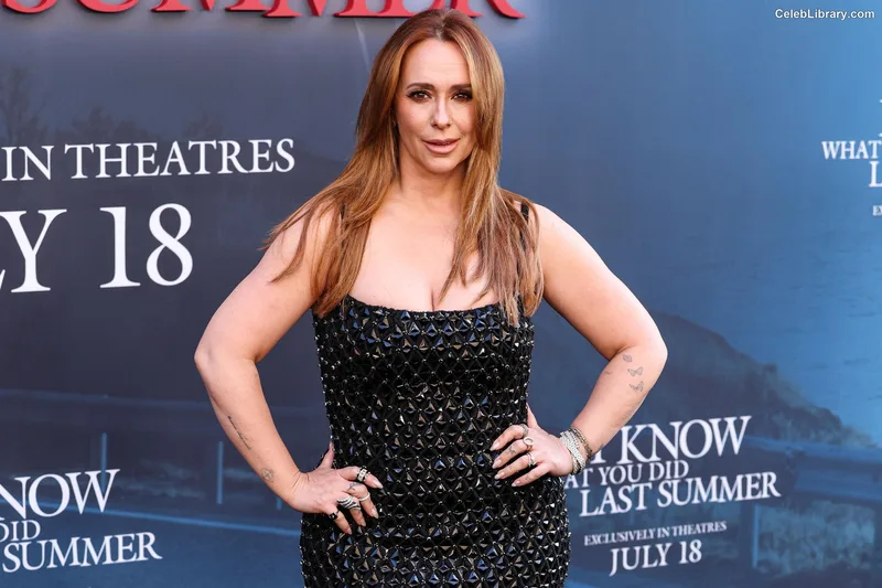 Jennifer Love Hewitt photo 9 of 519
