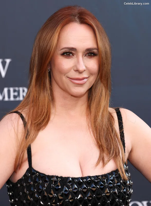 Jennifer Love Hewitt photo 4 of 519