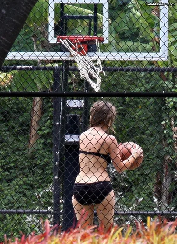 Jennifer Love Hewitt photo 11 of 519