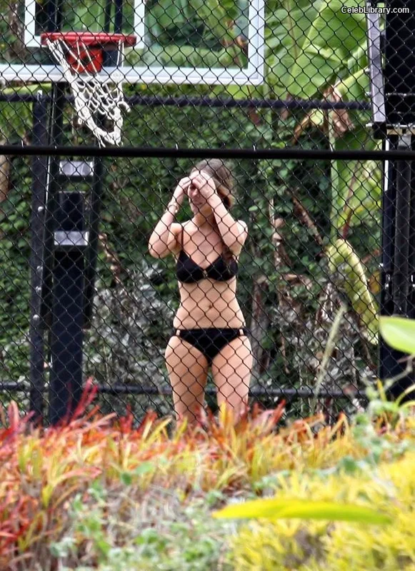 Jennifer Love Hewitt photo 12 of 519