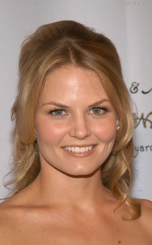 Jennifer Morrison photo 8 of 90