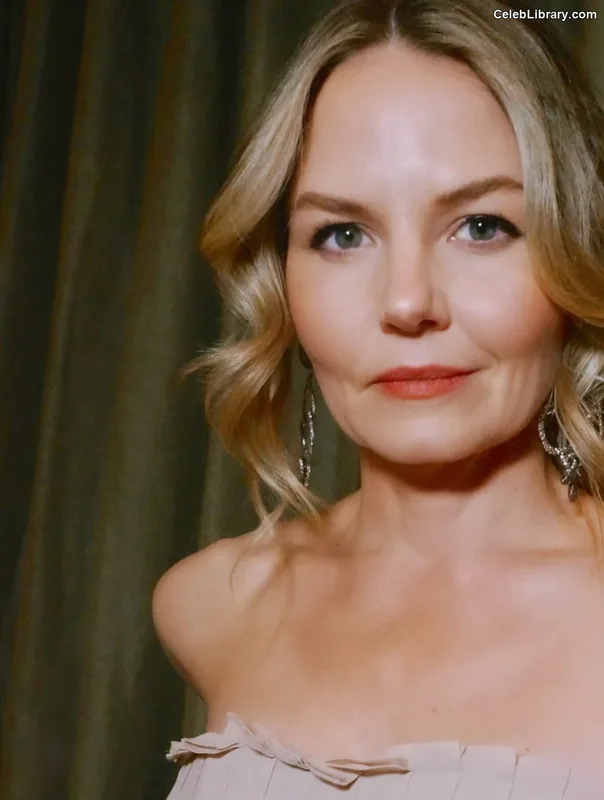 Jennifer Morrison photo 14 of 90