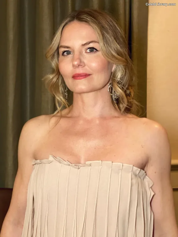Jennifer Morrison photo 15 of 90