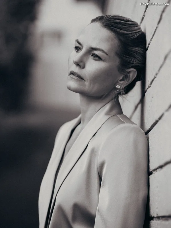 Jennifer Morrison photo 23 of 90