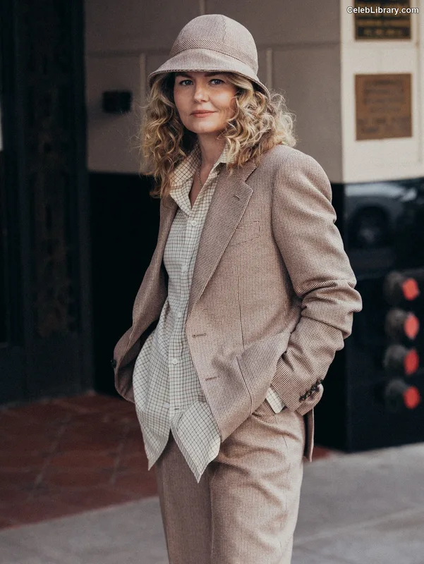 Jennifer Morrison photo 1 of 90
