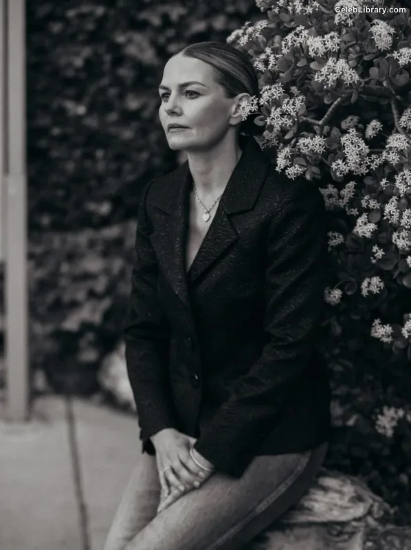 Jennifer Morrison photo 5 of 90