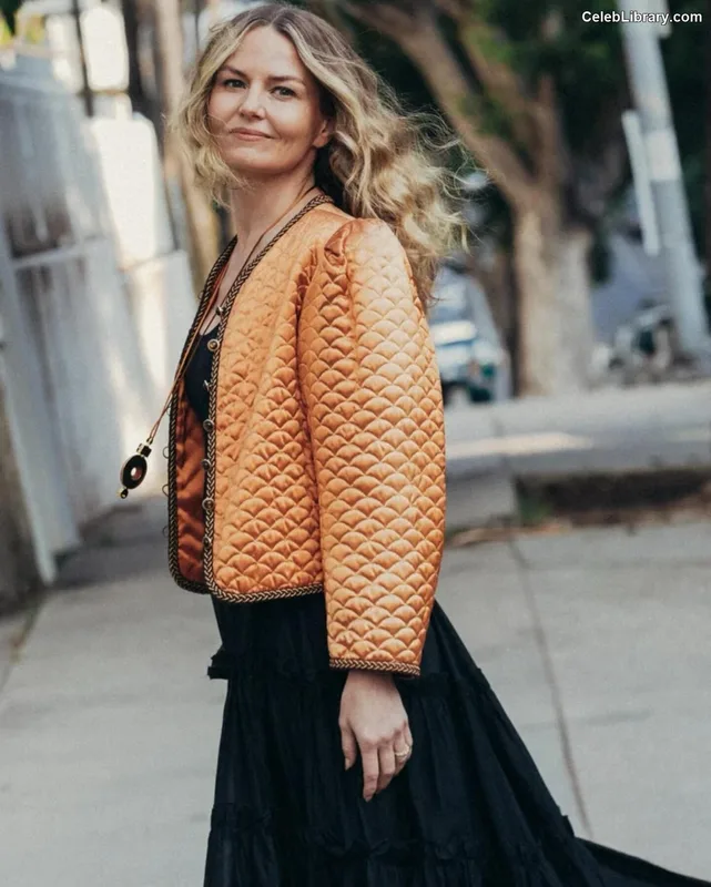 Jennifer Morrison photo 8 of 90
