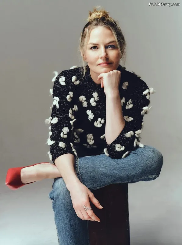 Jennifer Morrison photo 10 of 90