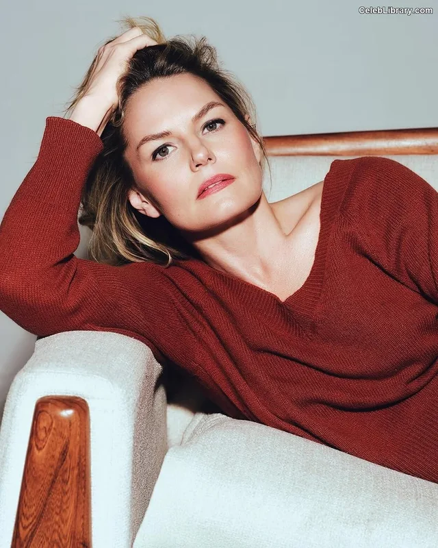 Jennifer Morrison photo 16 of 90