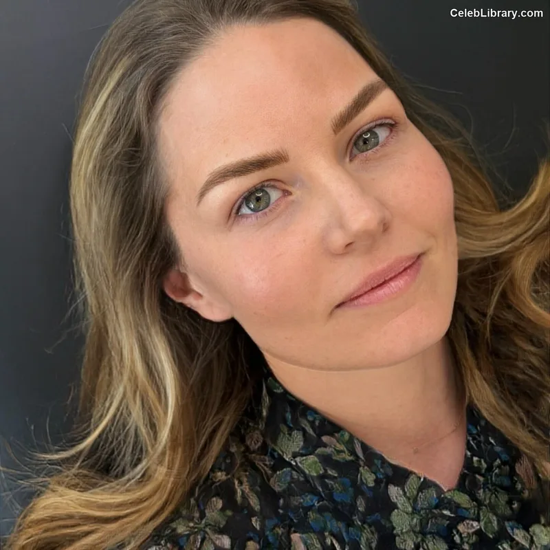 Jennifer Morrison photo 17 of 90