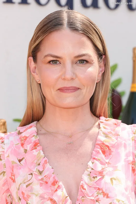 Jennifer Morrison photo 5 of 90