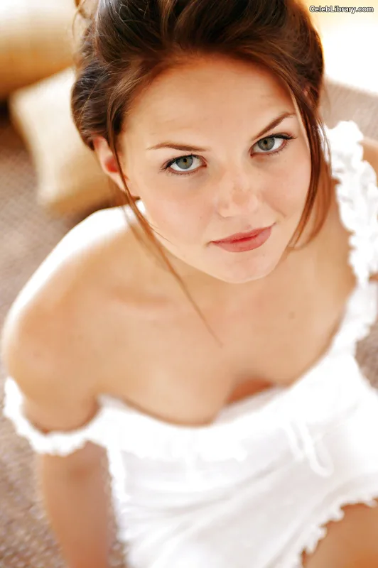 Jennifer Morrison photo 14 of 90