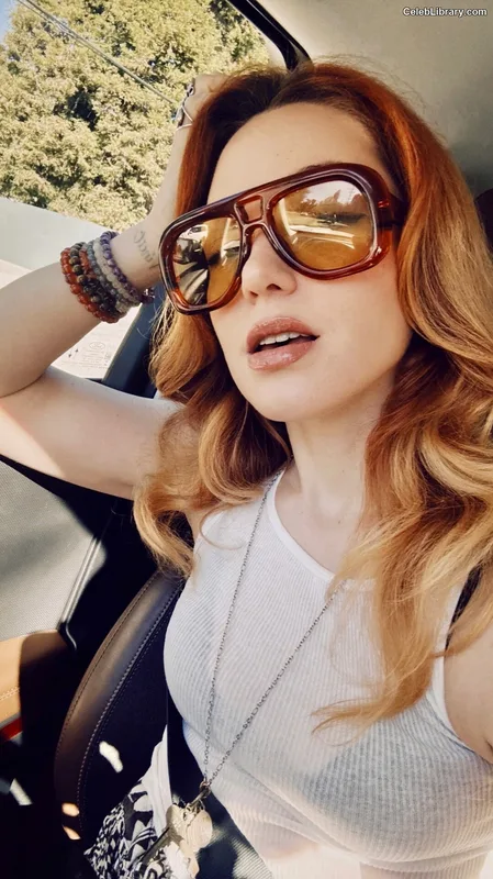 Jennifer Stone photo 4 of 40