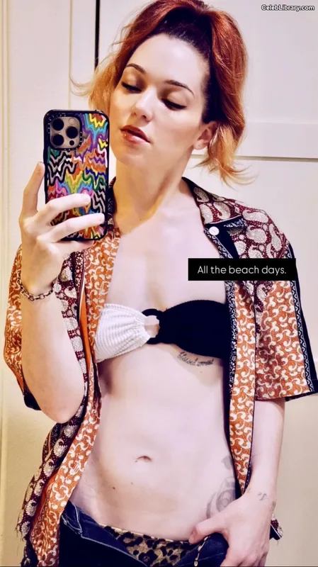 Jennifer Stone photo 7 of 40