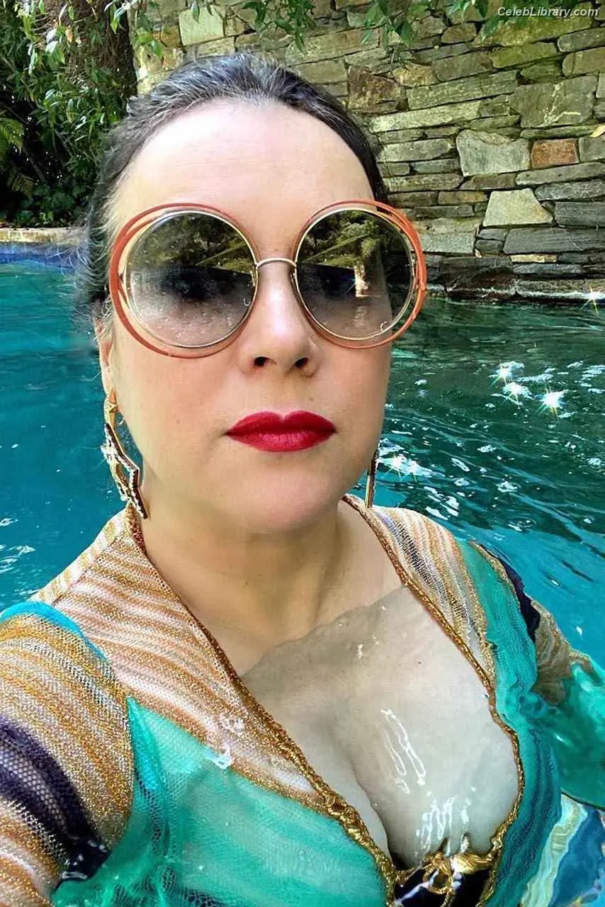 Jennifer Tilly photo 9 of 153