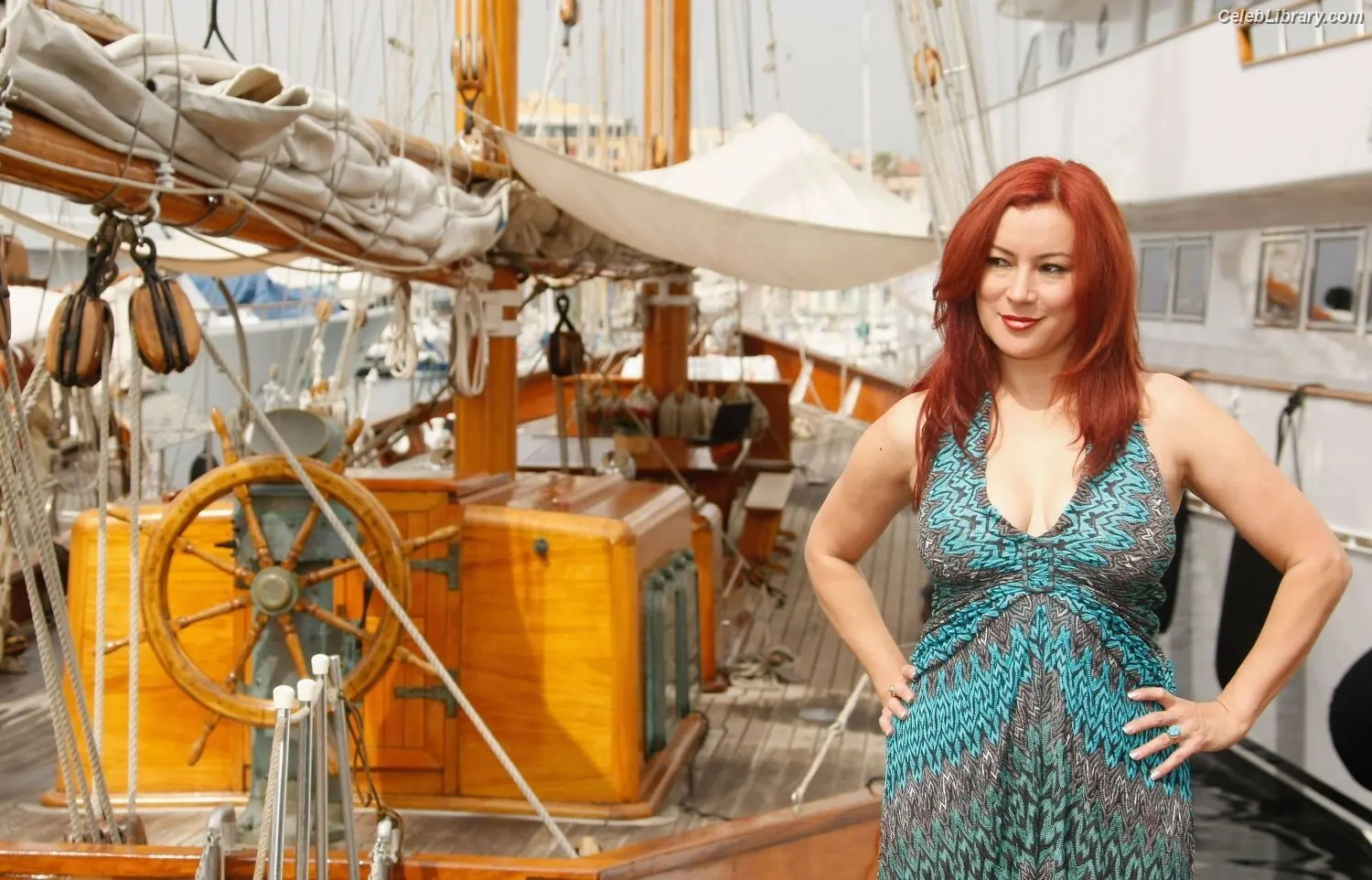Jennifer Tilly photo 15 of 153