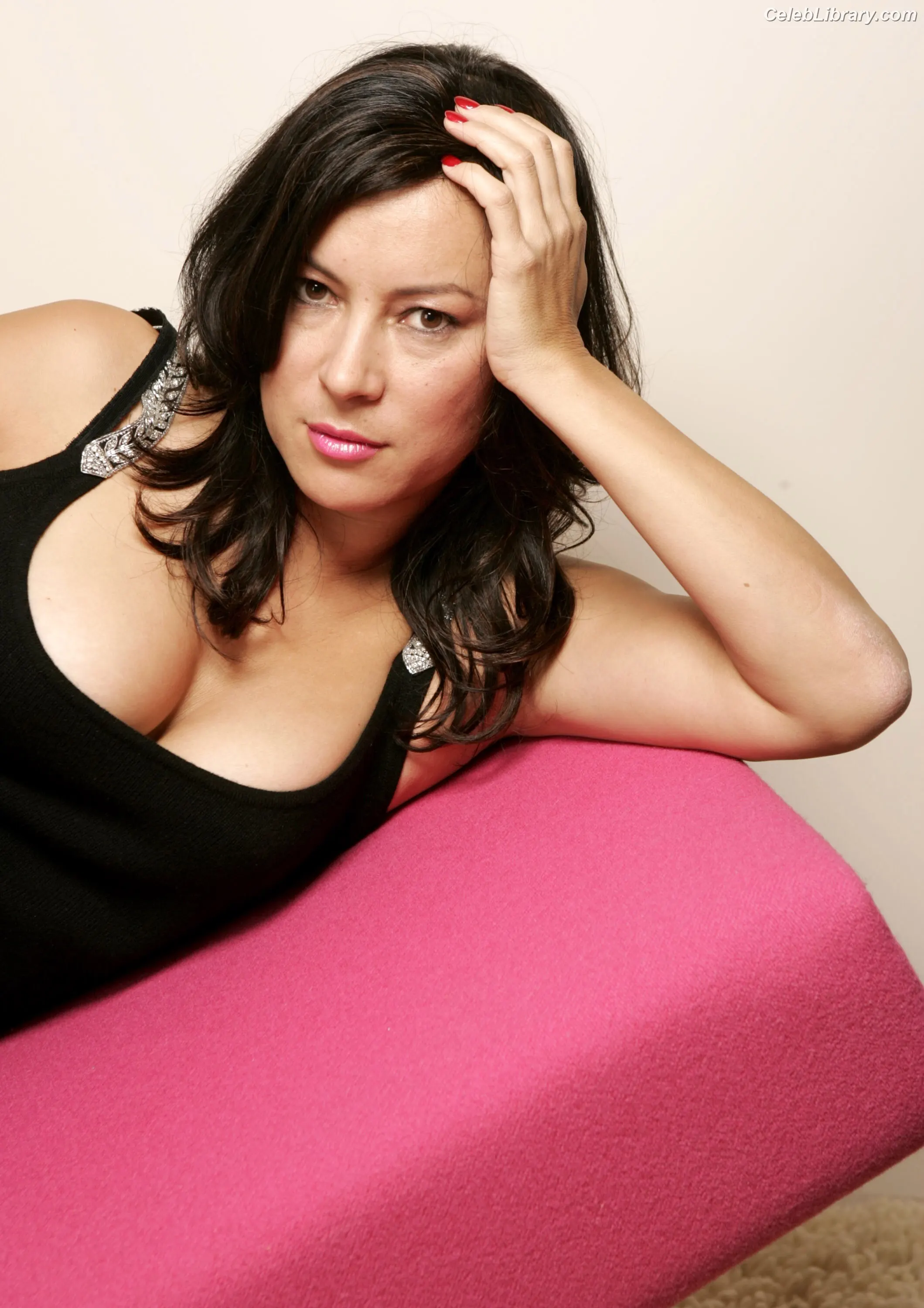 Jennifer Tilly photo 1 of 153