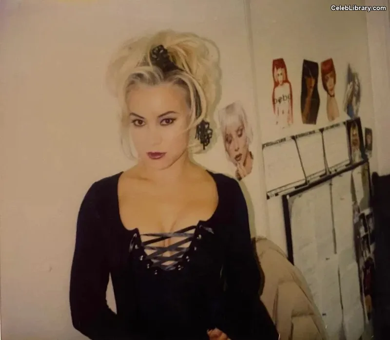 Jennifer Tilly photo 8 of 149