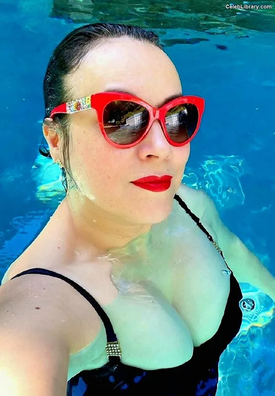 Jennifer Tilly photo 10 of 149