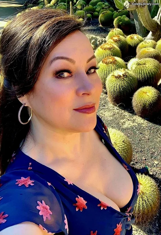 Jennifer Tilly photo 11 of 149
