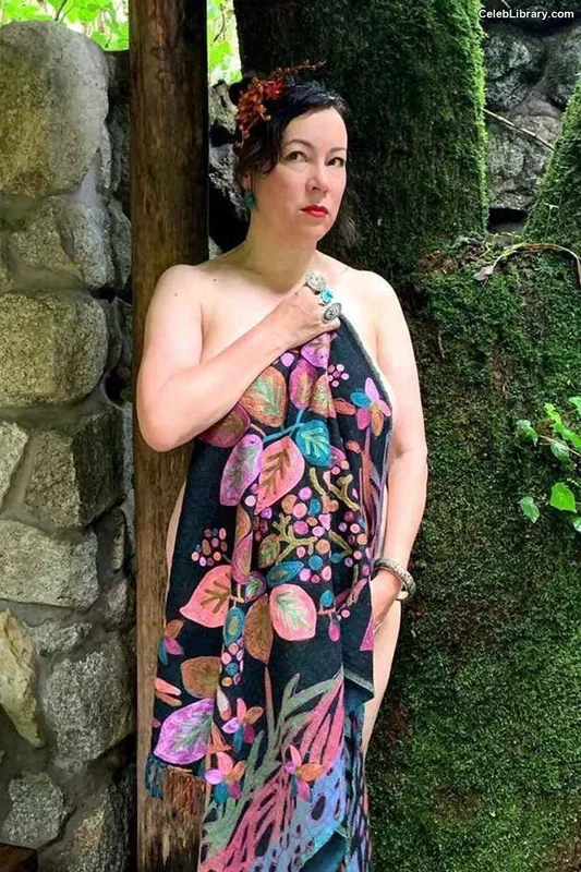 Jennifer Tilly photo 21 of 149
