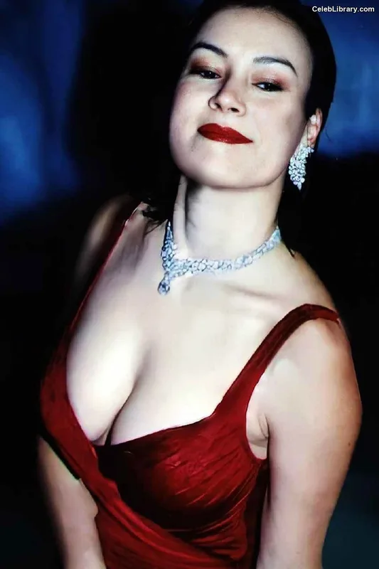 Jennifer Tilly photo 7 of 149