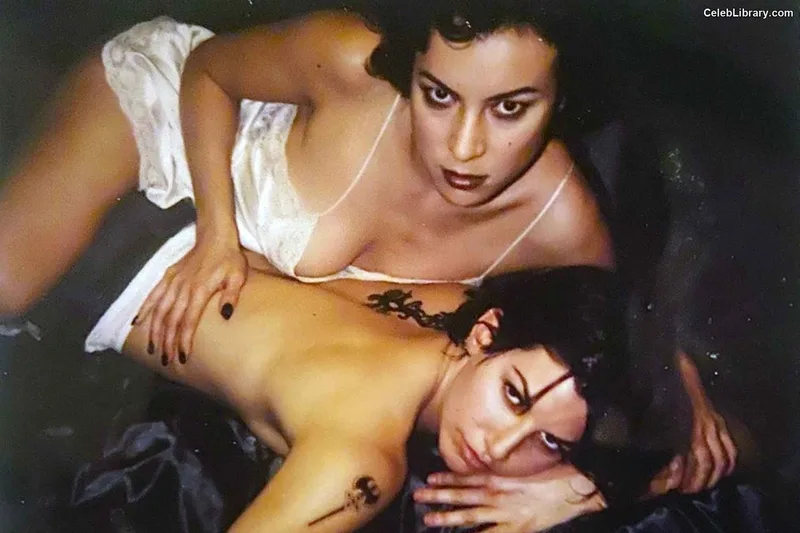 Jennifer Tilly photo 11 of 149