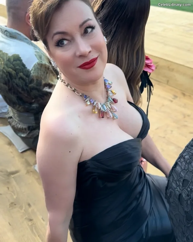 Jennifer Tilly photo 1 of 149