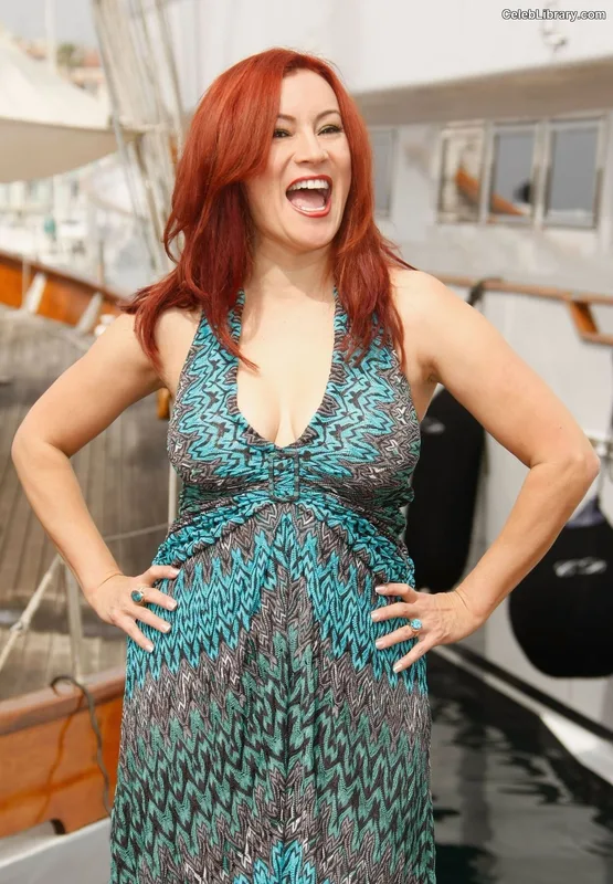Jennifer Tilly photo 9 of 149