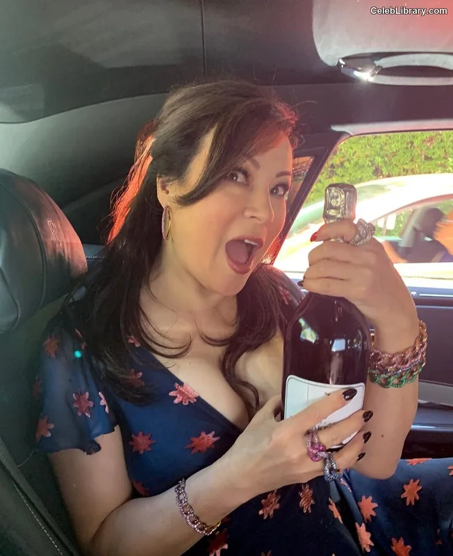Jennifer Tilly photo 21 of 149