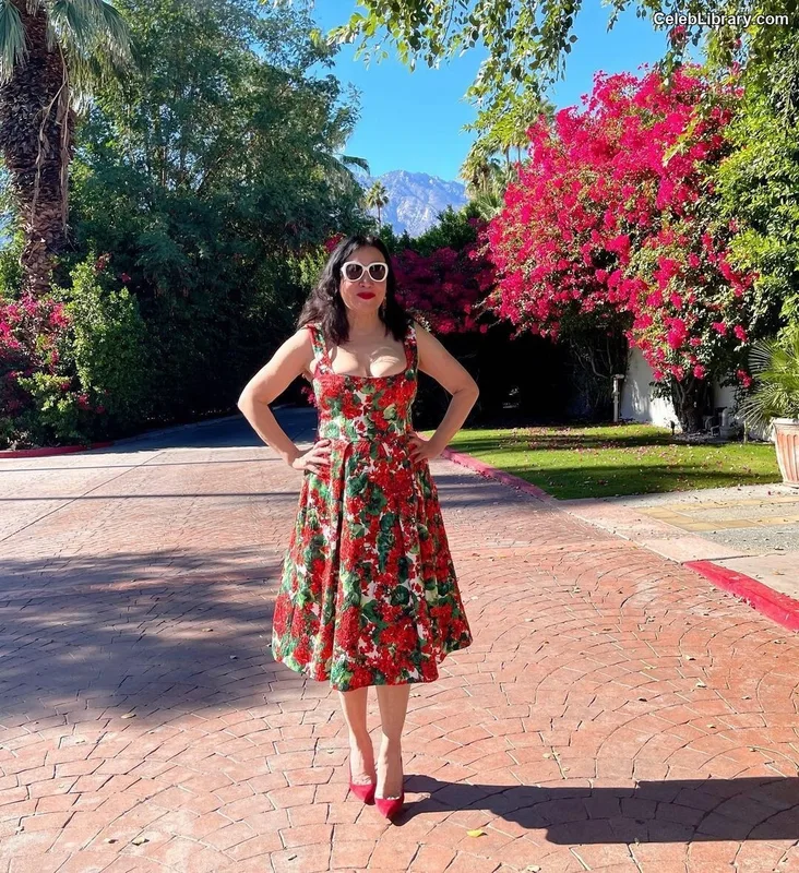 Jennifer Tilly photo 3 of 149