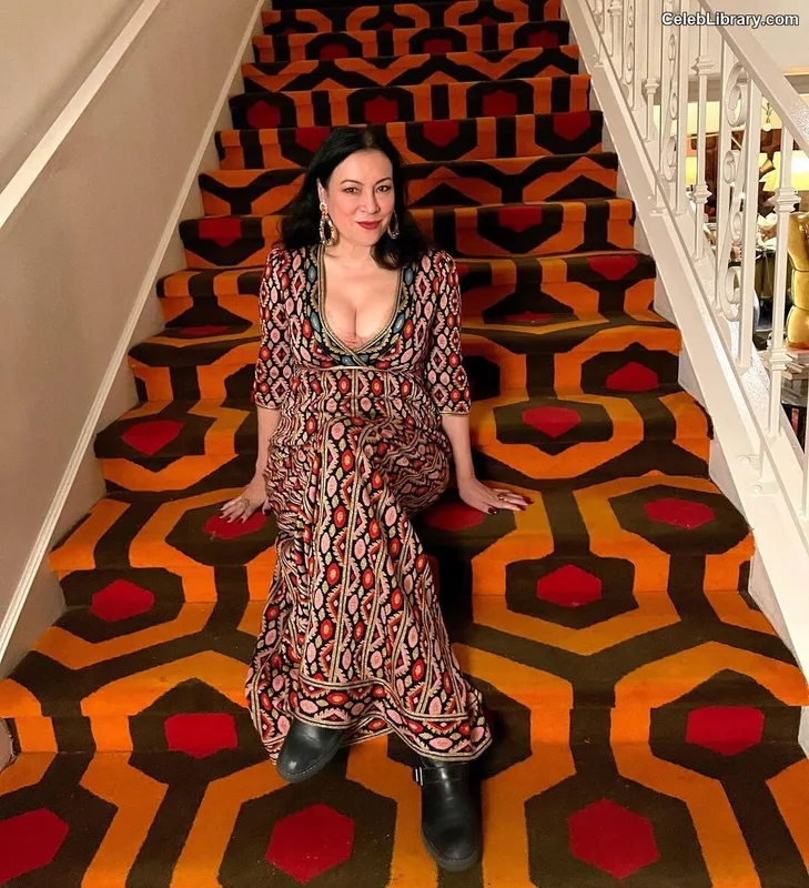 Jennifer Tilly photo 5 of 149