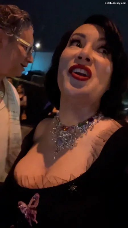 Jennifer Tilly photo 17 of 149