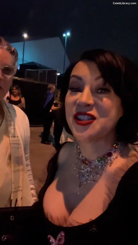 Jennifer Tilly photo 18 of 149
